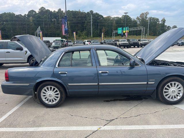 used 2009 Mercury Grand Marquis car, priced at $7,995