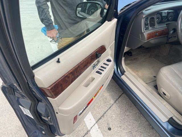 used 2009 Mercury Grand Marquis car, priced at $7,995