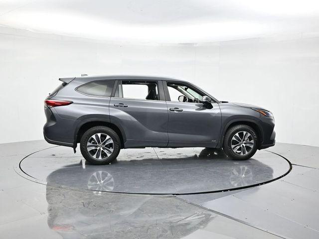 used 2023 Toyota Highlander Hybrid car, priced at $35,695
