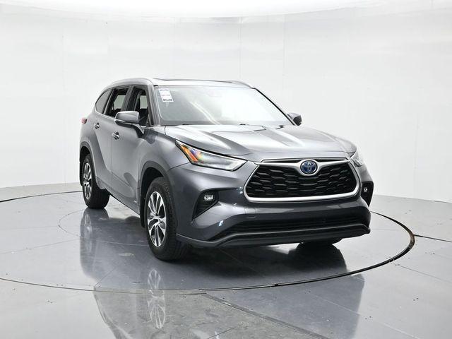 used 2023 Toyota Highlander Hybrid car, priced at $35,695