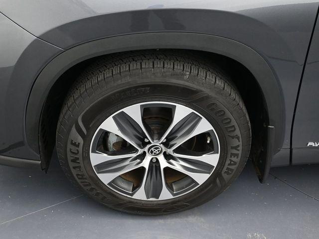 used 2023 Toyota Highlander Hybrid car, priced at $35,695