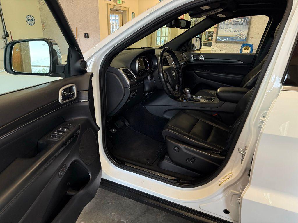 used 2022 Jeep Grand Cherokee car, priced at $22,400