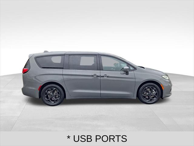 used 2022 Chrysler Pacifica Hybrid car, priced at $25,495