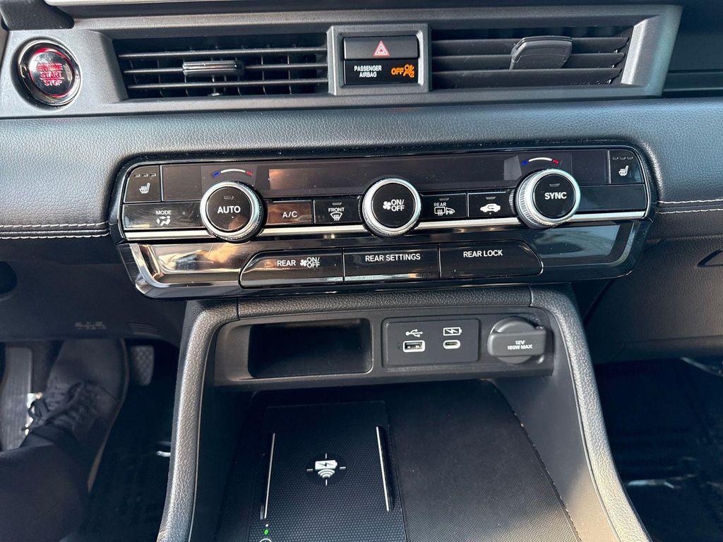 used 2025 Honda Pilot car, priced at $39,495