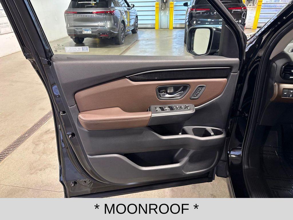 used 2025 Honda Pilot car, priced at $48,995