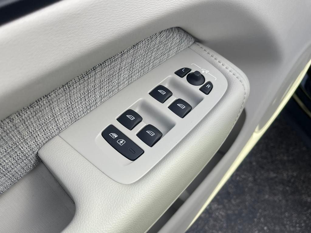 used 2022 Volvo XC60 car, priced at $26,495