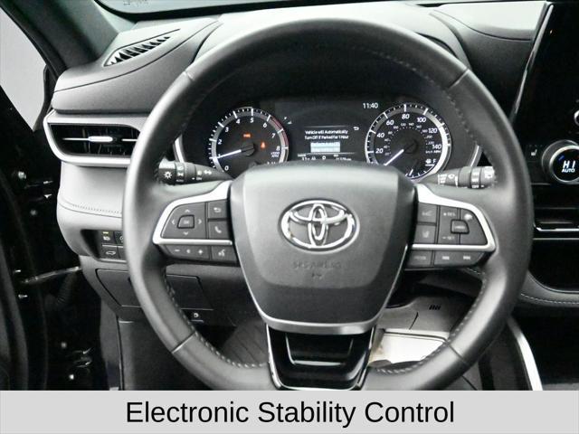 used 2024 Toyota Highlander car, priced at $40,500