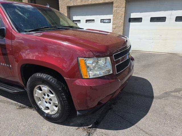 used 2009 Chevrolet Suburban car, priced at $5,750