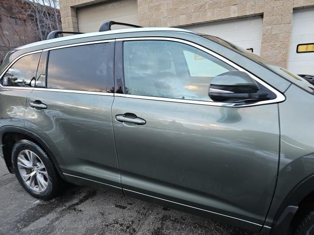 used 2015 Toyota Highlander car, priced at $15,832