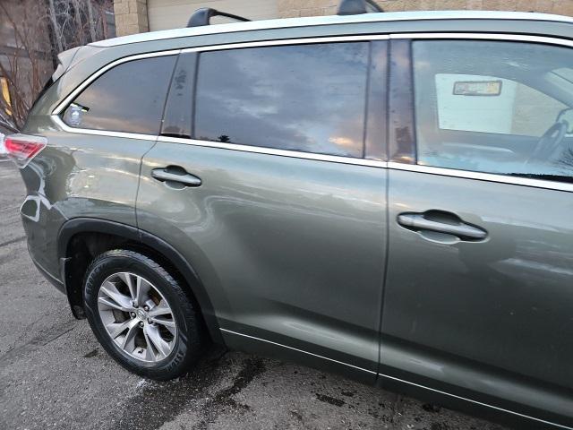 used 2015 Toyota Highlander car, priced at $15,832