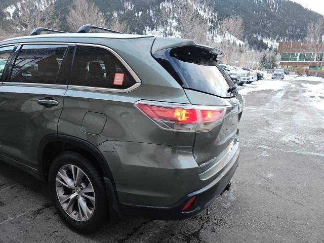 used 2015 Toyota Highlander car, priced at $15,832