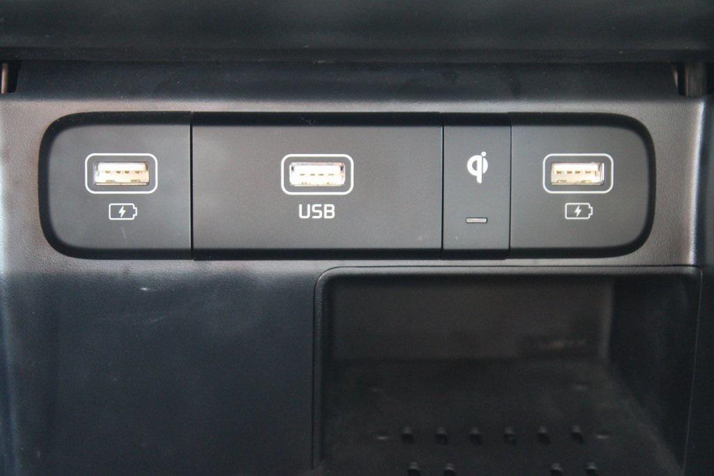 used 2022 Kia Sorento Plug-In Hybrid car, priced at $33,111
