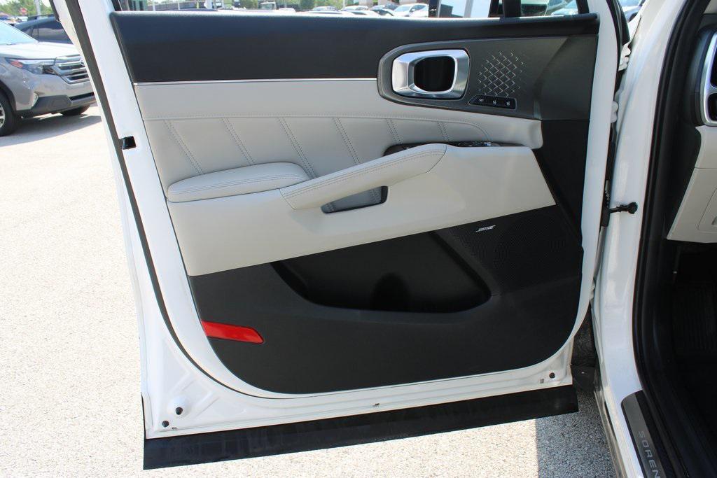 used 2022 Kia Sorento Plug-In Hybrid car, priced at $33,111