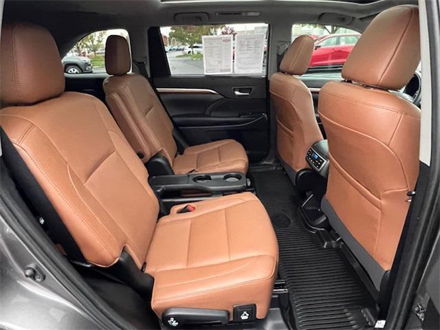 used 2019 Toyota Highlander Hybrid car, priced at $33,500