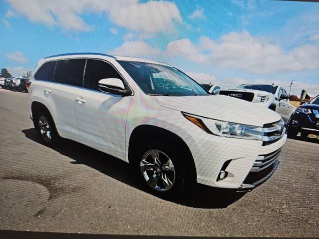 used 2018 Toyota Highlander car, priced at $31,900