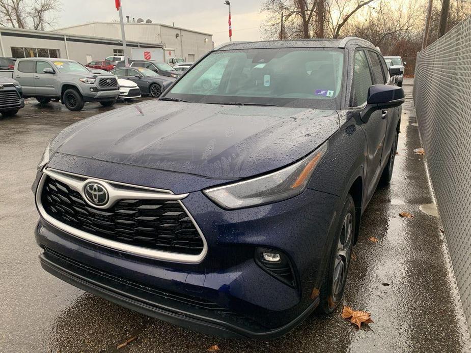 used 2023 Toyota Highlander car, priced at $40,199