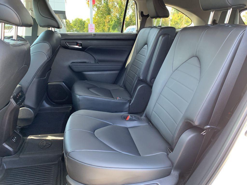 used 2024 Toyota Highlander car, priced at $44,318