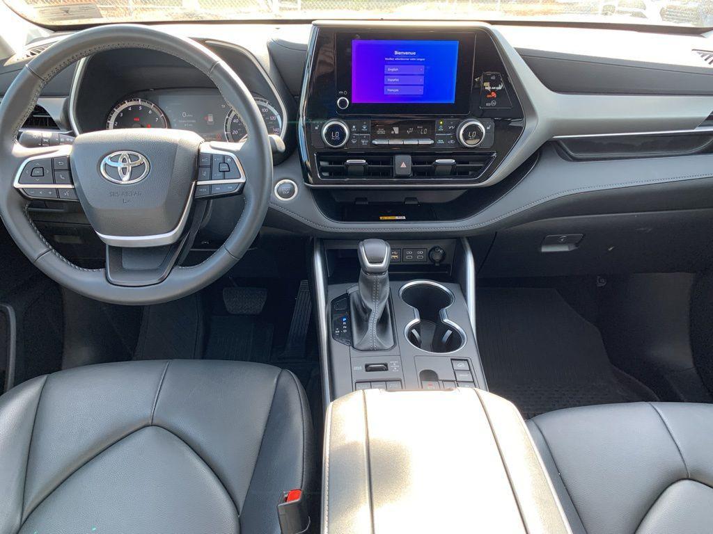 used 2024 Toyota Highlander car, priced at $44,318