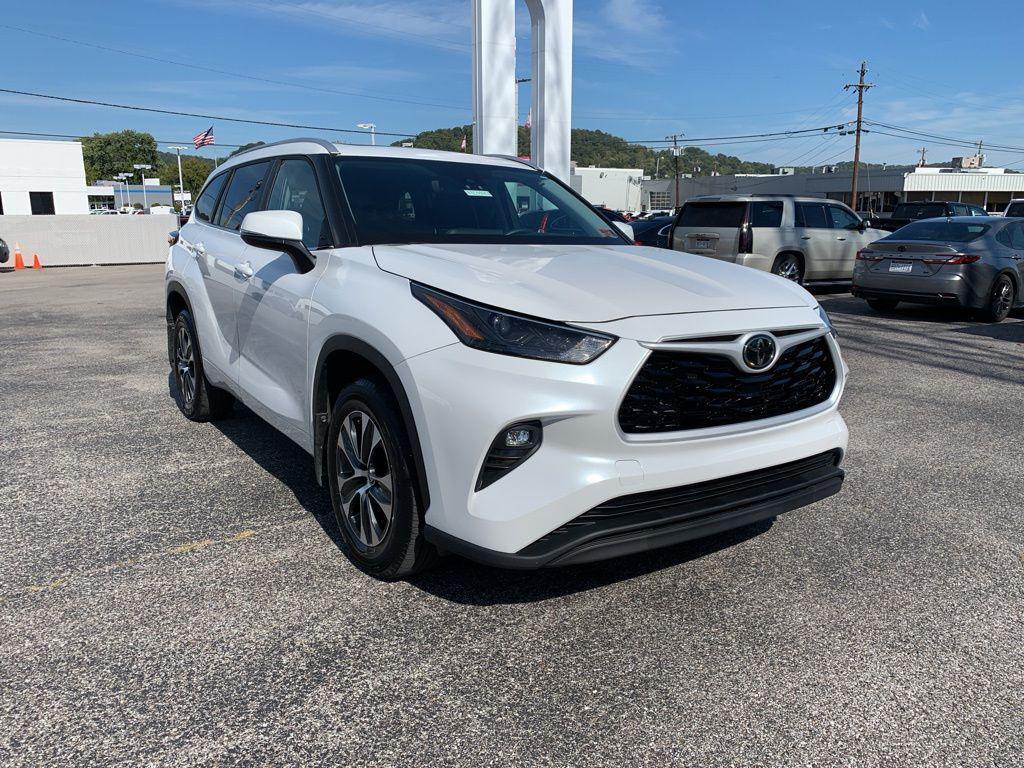 used 2024 Toyota Highlander car, priced at $44,318