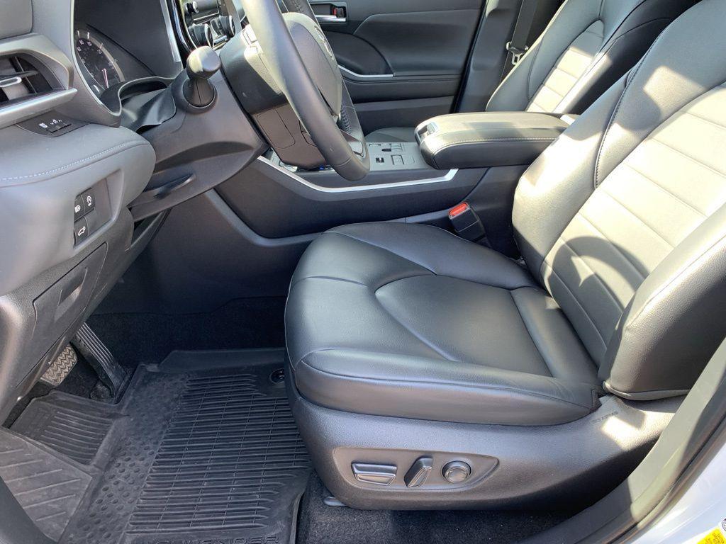 used 2024 Toyota Highlander car, priced at $44,318