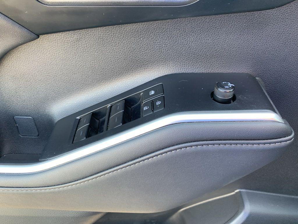 used 2024 Toyota Highlander car, priced at $44,318