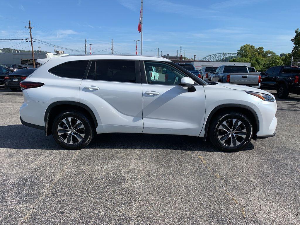 used 2024 Toyota Highlander car, priced at $44,318