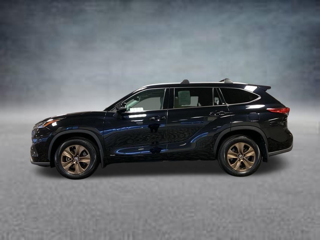 used 2022 Toyota Highlander Hybrid car, priced at $33,562