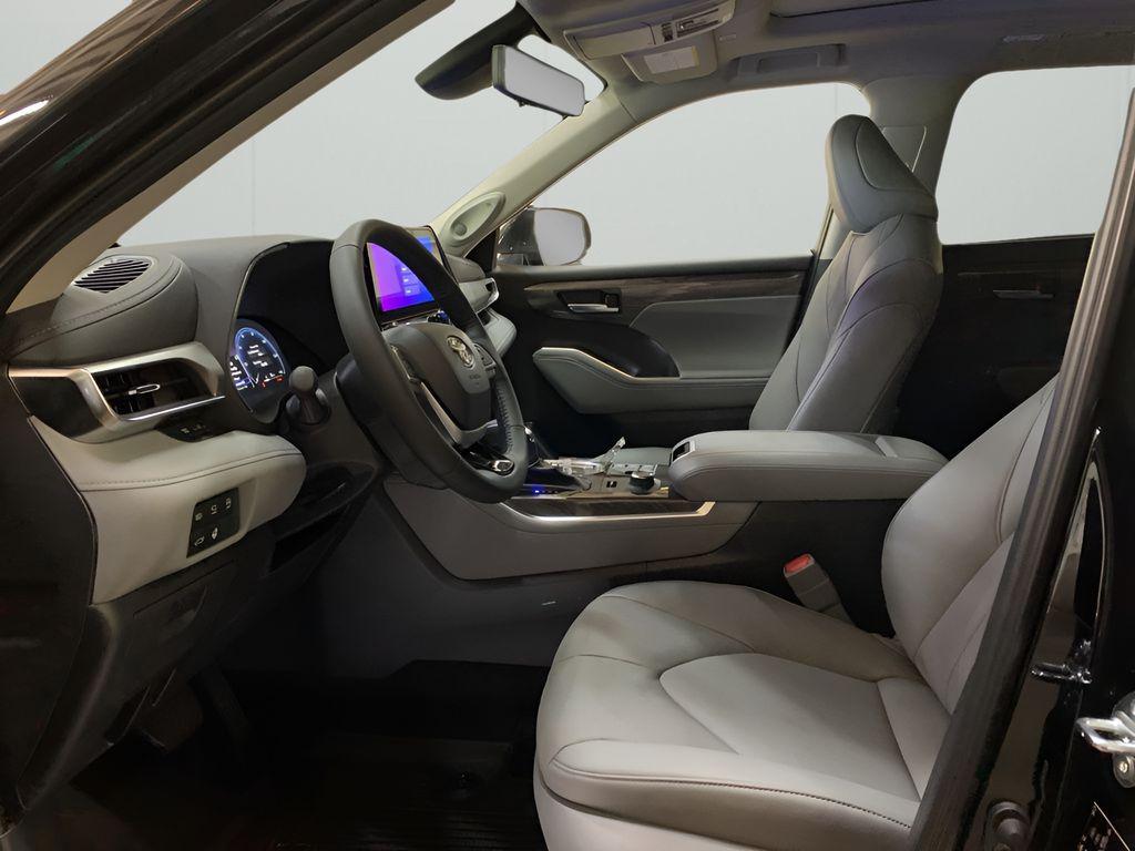 new 2025 Toyota Highlander car, priced at $55,707