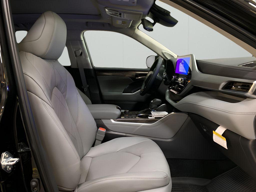new 2025 Toyota Highlander car, priced at $55,707