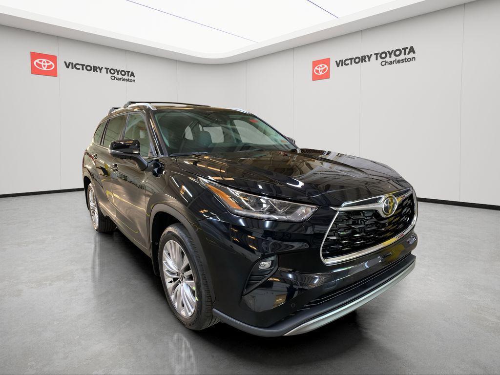 new 2025 Toyota Highlander car, priced at $55,707