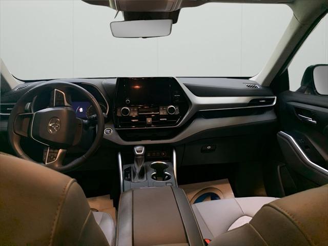 used 2023 Toyota Highlander Hybrid car, priced at $45,599