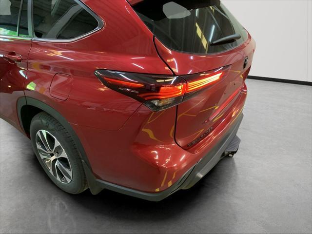 new 2025 Toyota Highlander car, priced at $48,387