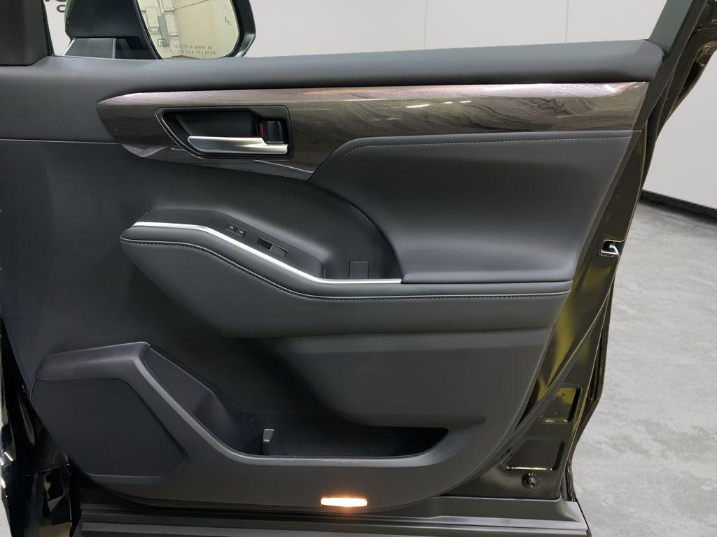 new 2025 Toyota Highlander car, priced at $55,867