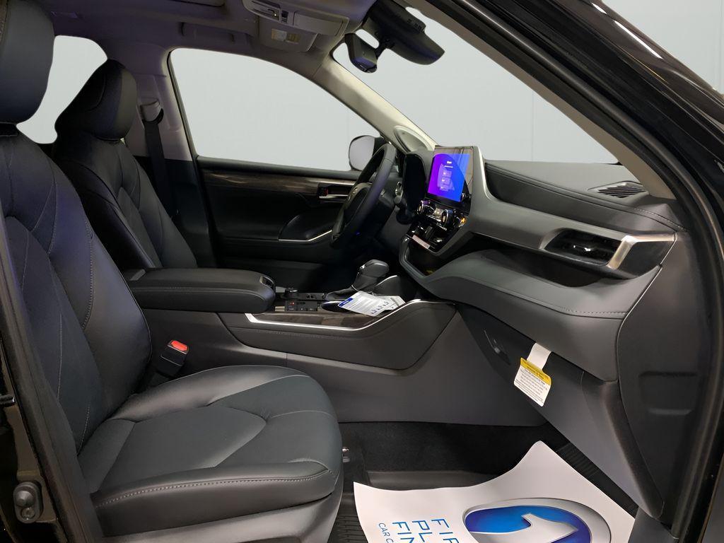 new 2025 Toyota Highlander car, priced at $55,867