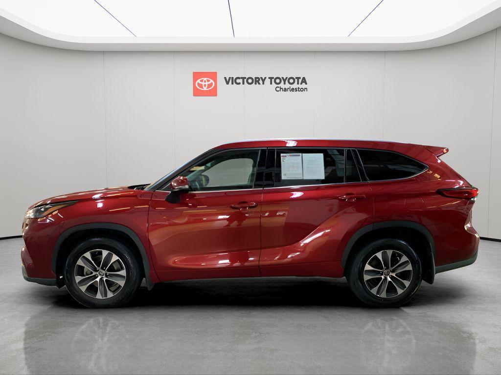 used 2022 Toyota Highlander car, priced at $34,180
