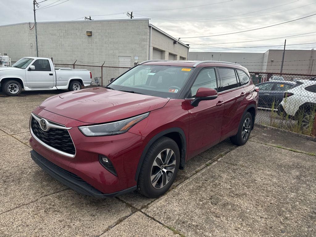 used 2022 Toyota Highlander car, priced at $36,599