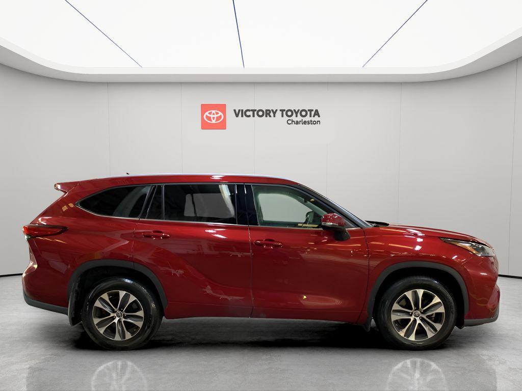 used 2022 Toyota Highlander car, priced at $34,180