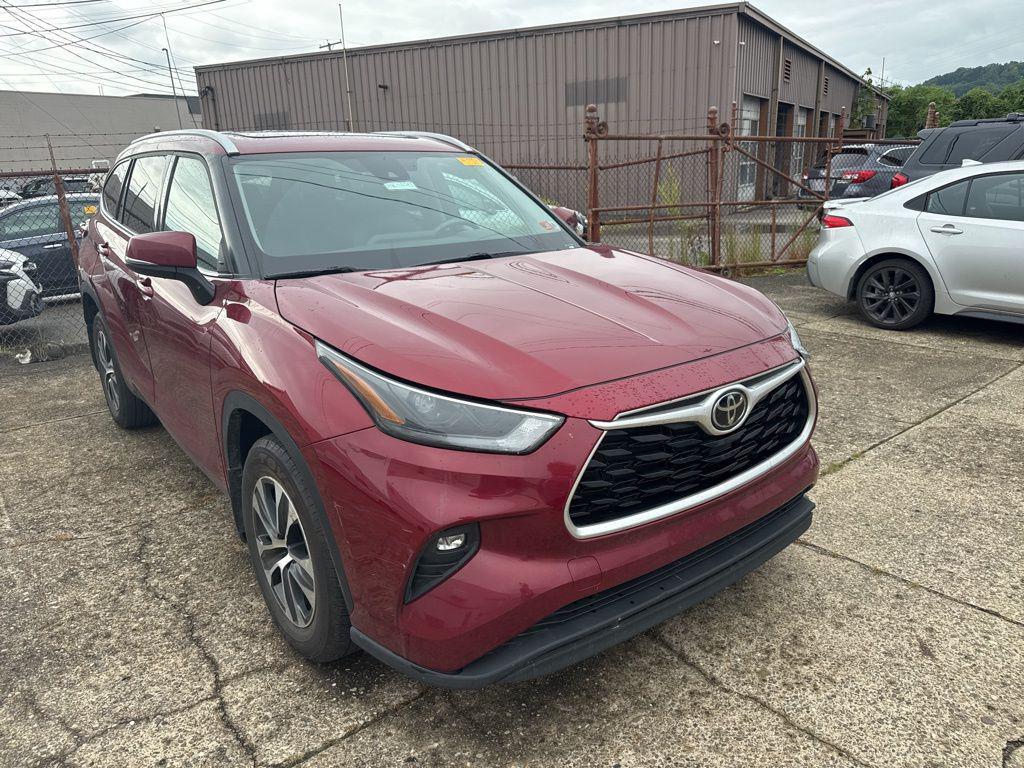 used 2022 Toyota Highlander car, priced at $36,599