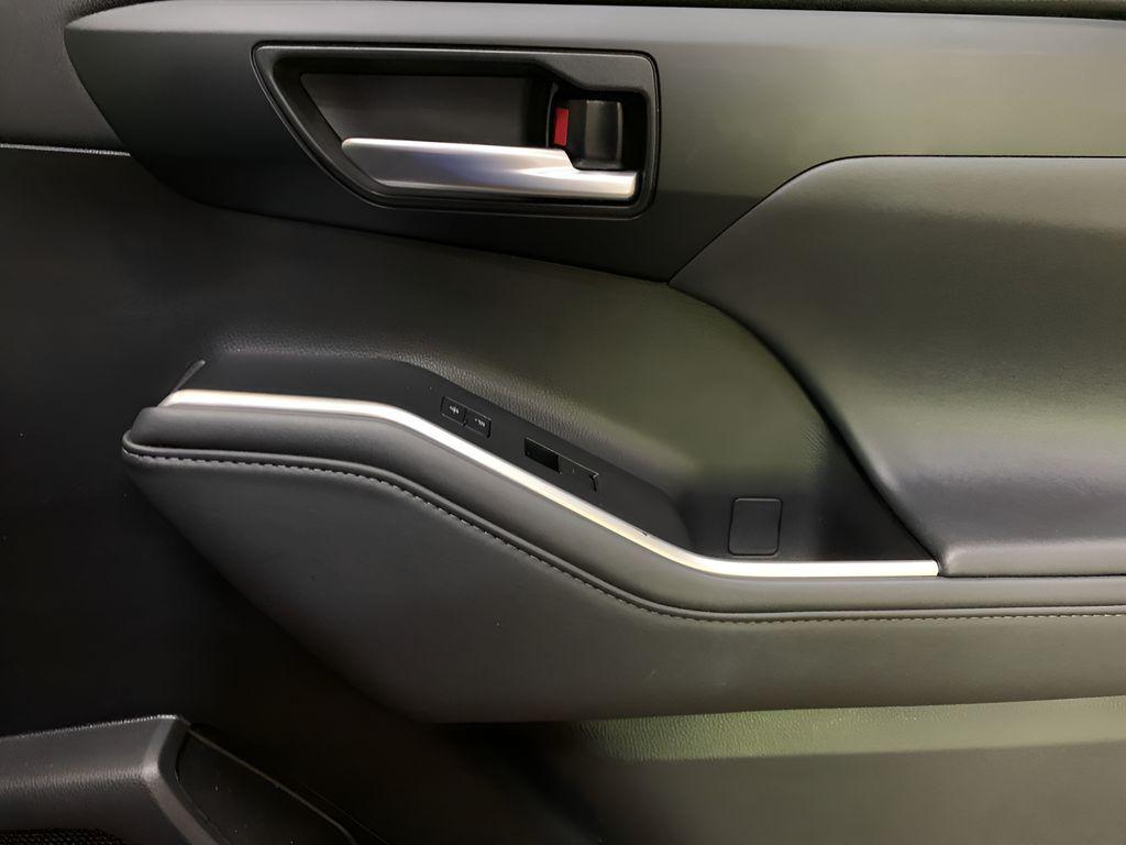 used 2022 Toyota Highlander car, priced at $34,180