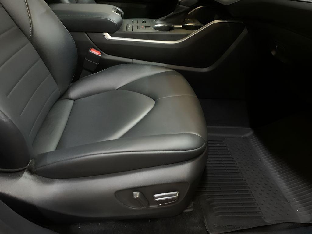 used 2022 Toyota Highlander car, priced at $34,180