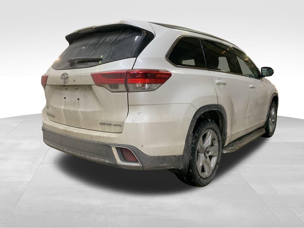 used 2019 Toyota Highlander car, priced at $30,900