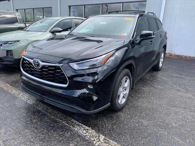 used 2022 Toyota Highlander car, priced at $32,999