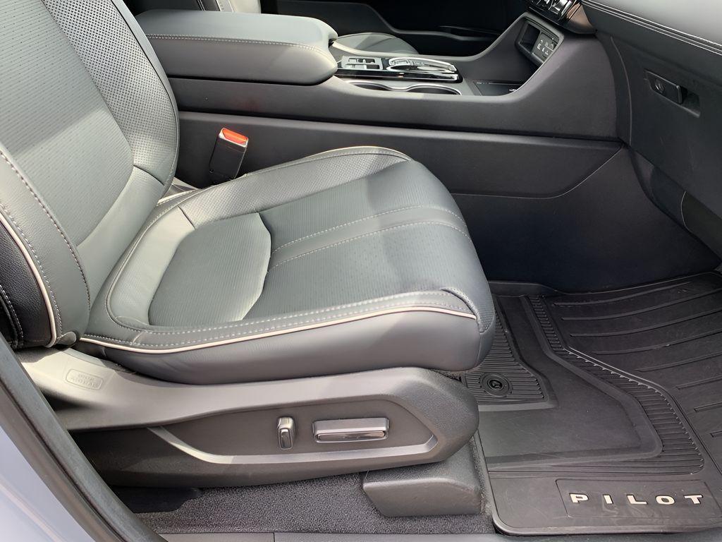 used 2025 Honda Pilot car, priced at $51,215