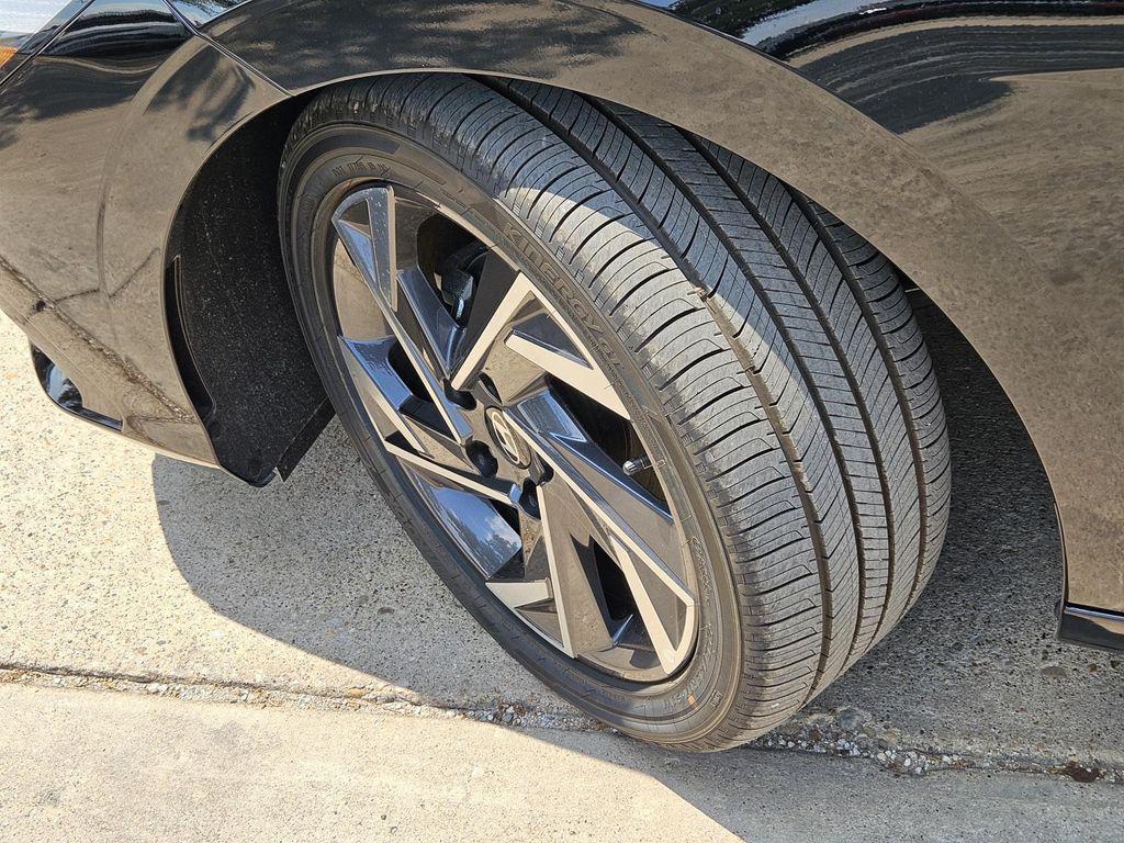 new 2025 Hyundai Elantra car, priced at $30,860
