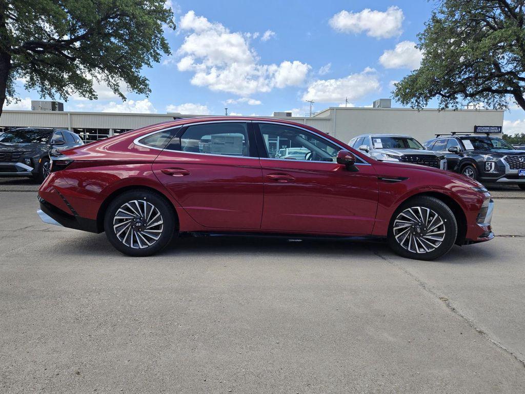 new 2025 Hyundai Sonata Hybrid car, priced at $39,116