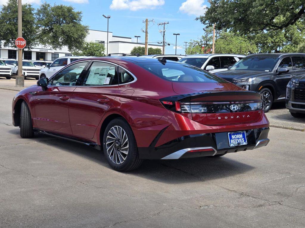 new 2025 Hyundai Sonata Hybrid car, priced at $39,116