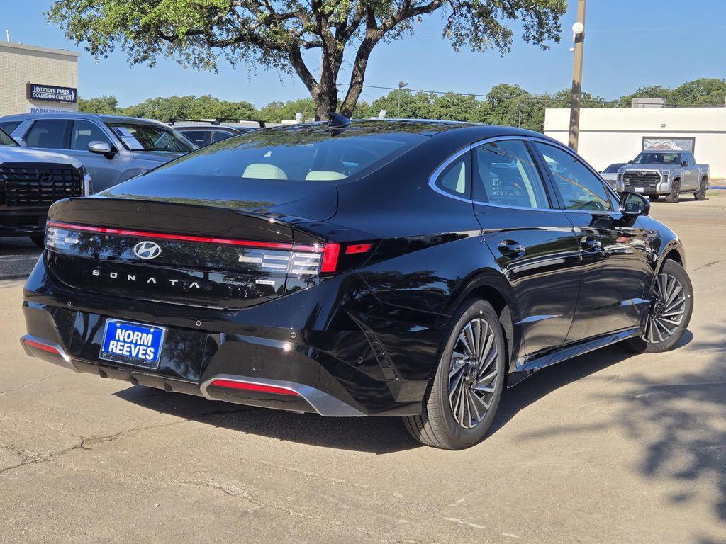 new 2025 Hyundai Sonata Hybrid car, priced at $38,590