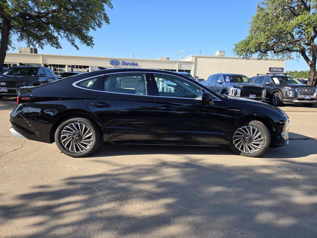 new 2025 Hyundai Sonata Hybrid car, priced at $38,590