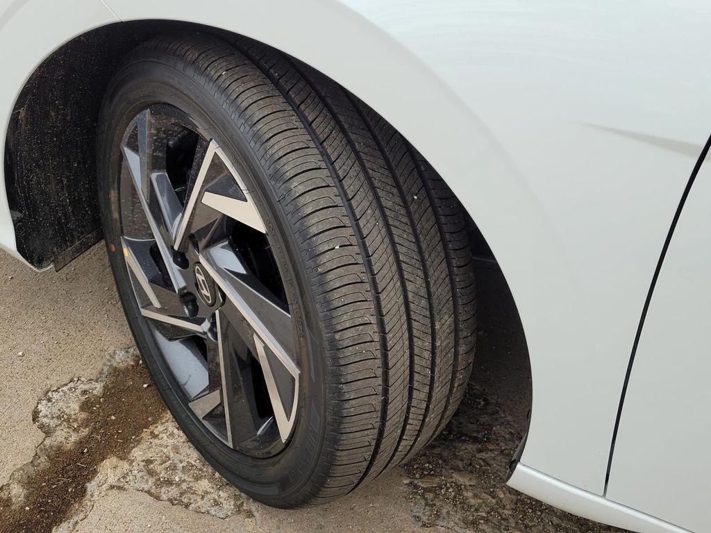 new 2025 Hyundai Elantra car, priced at $29,224