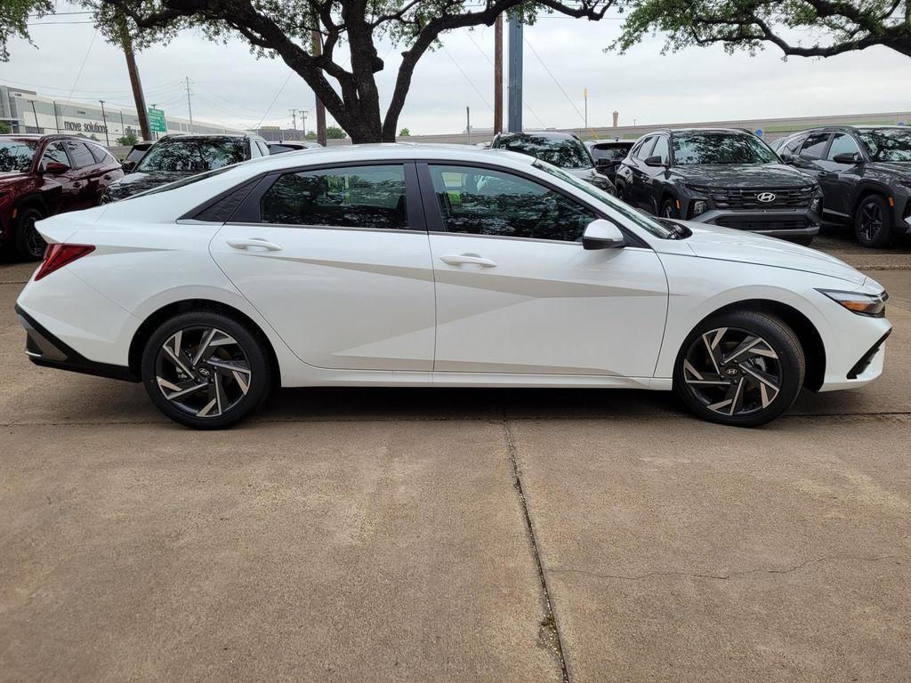 new 2025 Hyundai Elantra car, priced at $31,498